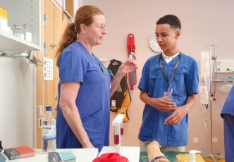 Prova på sjukvårdsyrken på Simulatorcentrum