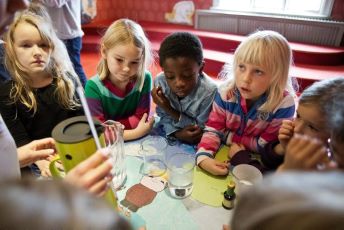 DIGITALT: Kemi med Alfons Åbergs Kulturhus – en resa i molekylernas värld