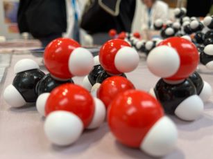 Utforska det osynliga: Lipider och cellmembran på labb och MaxIV i VR